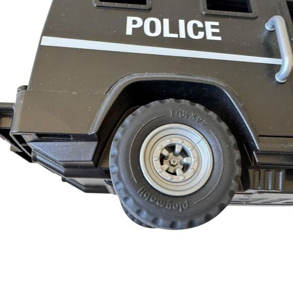 Playmobil City Action Tactical Police Black Armored Truck SWAT Unit with Driver - Picture 9 of 10